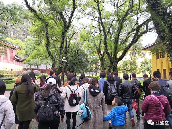 公司福利｜業(yè)盛堂廣西桂林“攜手綻放青春，創(chuàng)新共筑輝煌”旅游拓展活動